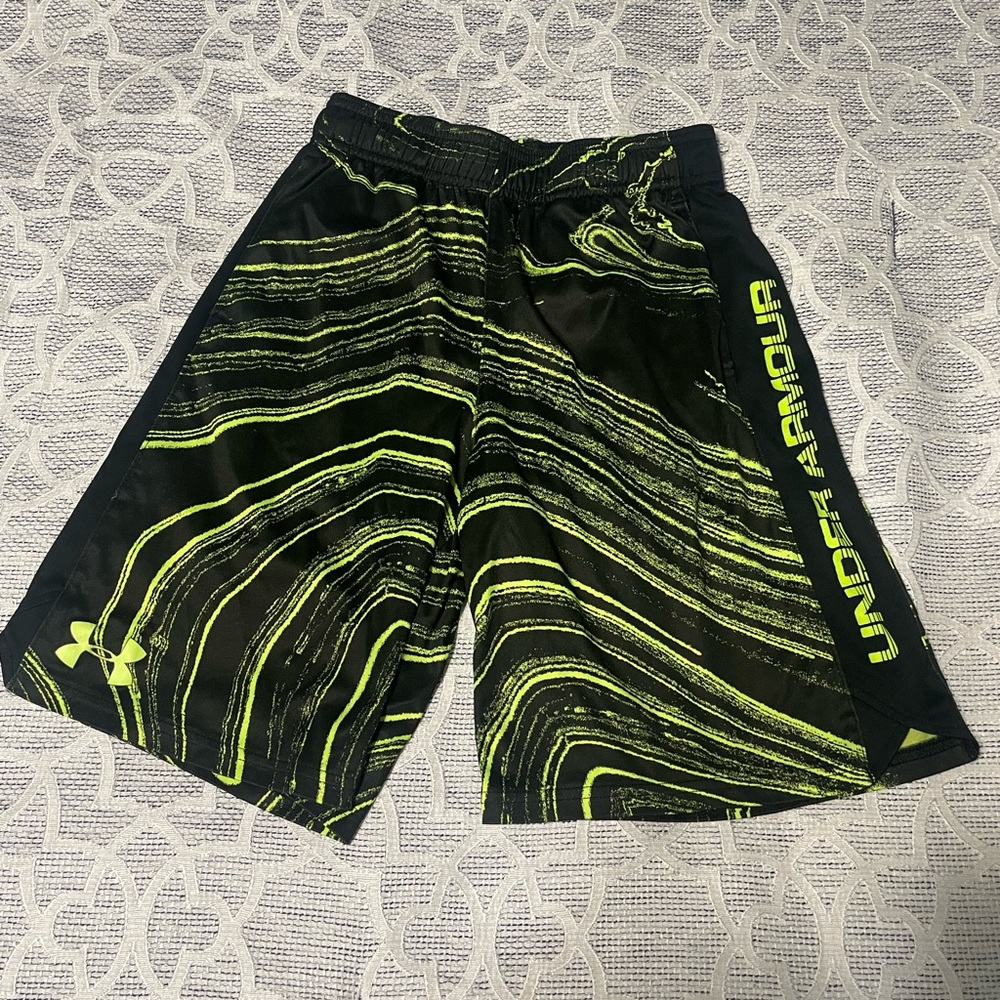 BOYS UNDER ARMOUR SHORTS
